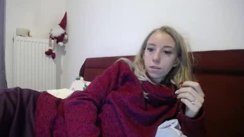 Snapshot of barelylegalblondy chatting on 29, 12, 2024 Lena online show from 29, 12, 2024