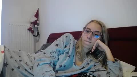 Snapshot of barelylegalblondy chatting on 4, 1, 2025 Lena online show from 4, 1, 2025