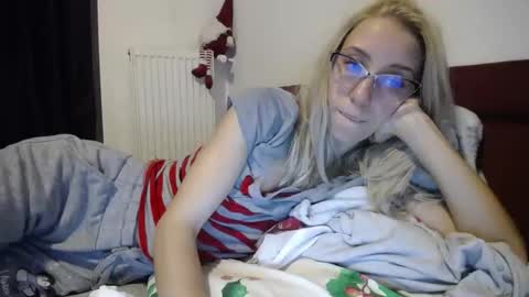 Snapshot of barelylegalblondy chatting on 6, 1, 2025 Lena online show from 6, 1, 2025