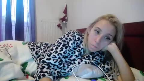 Snapshot of barelylegalblondy chatting on 7, 1, 2025 Lena online show from 7, 1, 2025
