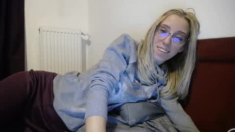 Snapshot of barelylegalblondy chatting on 21, 1, 2025 Lena online show from 21, 1, 2025