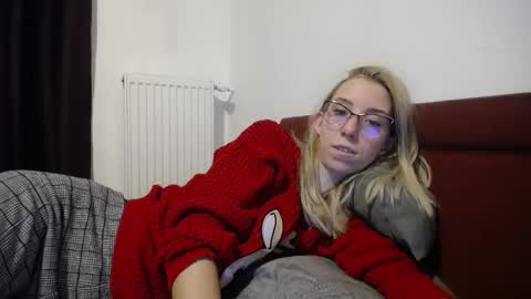 Snapshot of barelylegalblondy chatting on 23, 1, 2025 Lena online show from 23, 1, 2025