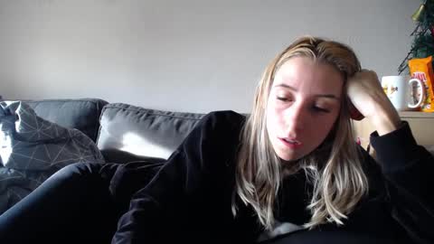 Snapshot of barelylegalblondy chatting on 26, 1, 2025 Lena online show from 26, 1, 2025