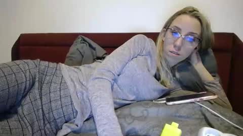 Snapshot of barelylegalblondy chatting on 29, 1, 2025 Lena online show from 29, 1, 2025