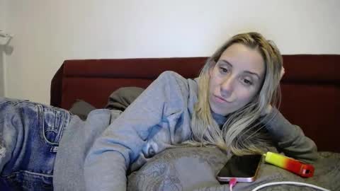 Snapshot of barelylegalblondy chatting on 6, 2, 2025 Lena online show from 6, 2, 2025