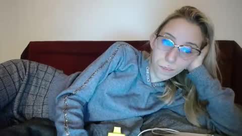 Snapshot of barelylegalblondy chatting on 8, 2, 2025 Lena online show from 8, 2, 2025