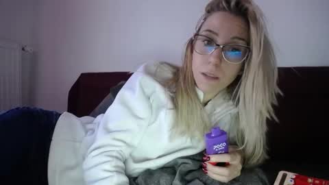Snapshot of barelylegalblondy chatting on 11, 2, 2025 Lena online show from 11, 2, 2025