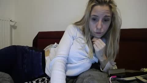 Snapshot of barelylegalblondy chatting on 12, 2, 2025 Lena online show from 12, 2, 2025