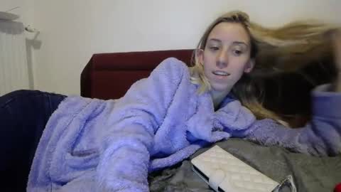 Snapshot of barelylegalblondy chatting on 13, 2, 2025 Lena online show from 13, 2, 2025