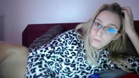 Snapshot of barelylegalblondy chatting on 27, 2, 2025 Lena online show from 27, 2, 2025