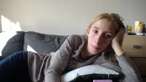 Snapshot of barelylegalblondy chatting on 6, 3, 2025 Lena online show from 6, 3, 2025