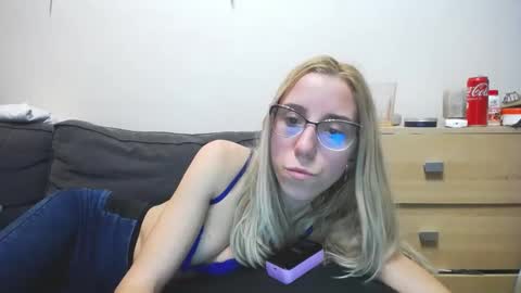 Snapshot of barelylegalblondy chatting on 7, 3, 2025 Lena online show from 7, 3, 2025