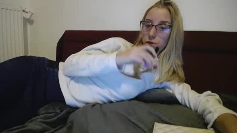 Snapshot of barelylegalblondy chatting on 8, 3, 2025 Lena online show from 8, 3, 2025