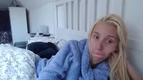 Snapshot of barelylegalblondy chatting on 13, 9, 2025 Lena online show from 13, 9, 2025