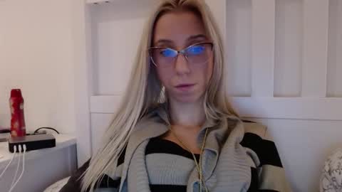 Snapshot of barelylegalblondy chatting on 7, 11, 2025 Lena online show from 7, 11, 2025