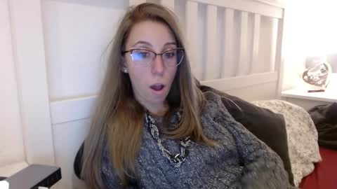 Snapshot of barelylegalblondy chatting on 15, 11, 2025 Lena online show from 15, 11, 2025