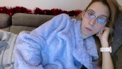 Snapshot of barelylegalblondy chatting on 5, 1, 2026 Lena online show from 5, 1, 2026