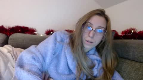 Snapshot of barelylegalblondy chatting on 6, 1, 2026 Lena online show from 6, 1, 2026