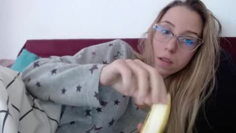 Snapshot of barelylegalblondy chatting on 6, 3, 2026 Lena online show from 6, 3, 2026