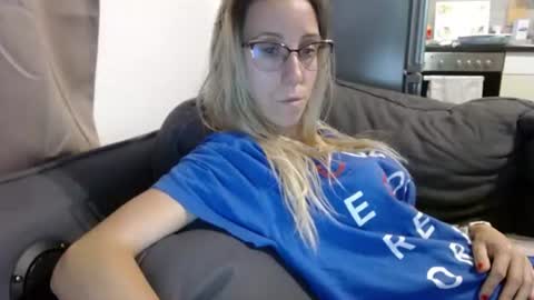Snapshot of barelylegalblondy chatting on 12, 7, 2026 Lena online show from 12, 7, 2026