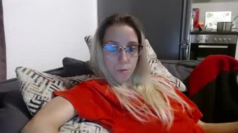 Snapshot of barelylegalblondy chatting on 18, 7, 2026 Lena online show from 18, 7, 2026