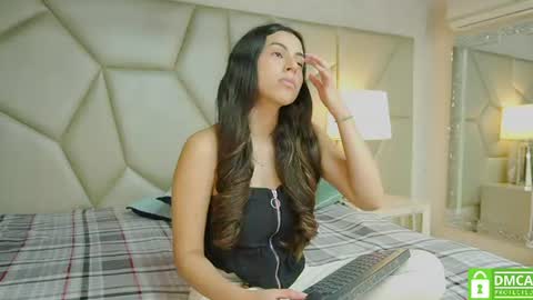 Snapshot of be_curiouss_ chatting on 24, 7, 2026 Helena Evan online show from 24, 7, 2026