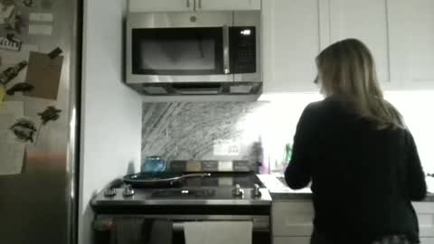 Snapshot of beach_bunny69 chatting on 6, 1, 2026 Emma online show from 6, 1, 2026