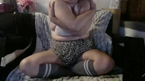Snapshot of beachymilf chatting on 6, 5, 2026 BeachyMILF online show from 6, 5, 2026