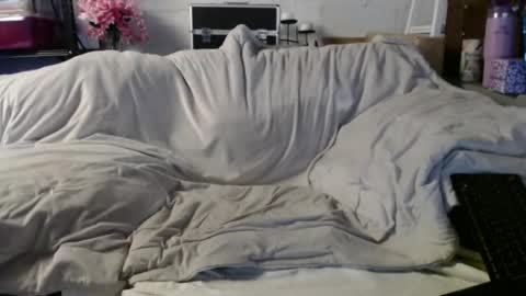 Snapshot of beachymilf chatting on 16, 6, 2026 BeachyMILF online show from 16, 6, 2026