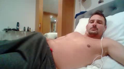 Snapshot of bearboudior chatting on 16, 4, 2026 bearboudior online show from 16, 4, 2026
