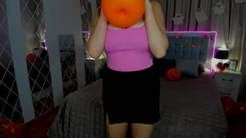 Snapshot of beatricewild chatting on 29, 10, 2025 BeatriceWild online show from 29, 10, 2025