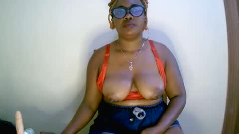 beautifulpeach2 online show from 5, 2, 2025