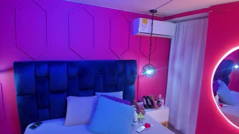 Chantall online show from 4, 12, 2025