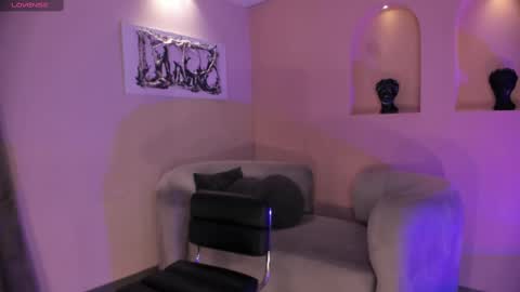 Am Becca online show from 18, 11, 2025