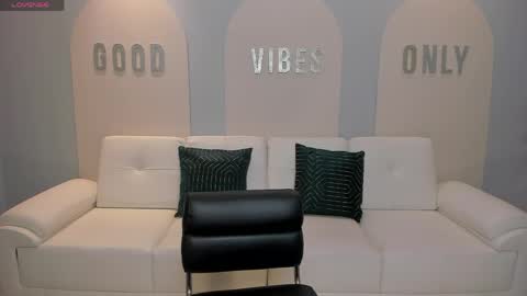 Am Becca online show from 17, 4, 2026