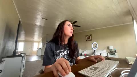 beccaraexoxo online show from 27, 5, 2026