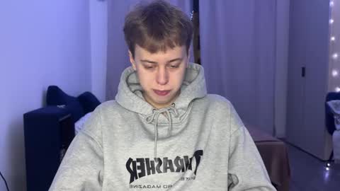 Snapshot of beeb0y chatting on 29, 11, 2025 beeb0y online show from 29, 11, 2025