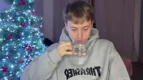 Snapshot of beeb0y chatting on 1, 12, 2025 beeb0y online show from 1, 12, 2025