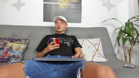 independent model online show from 6, 3, 2025