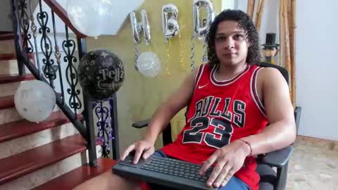 independent model online show from 8, 11, 2025