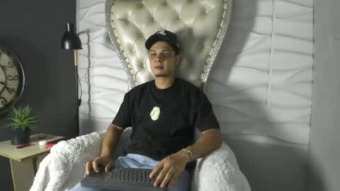 independent model online show from 26, 7, 2026
