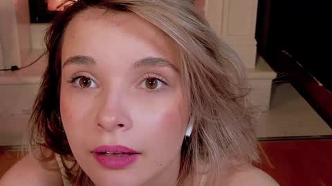 Snapshot of bella_alita chatting on 10, 1, 2025 lita online show from 10, 1, 2025