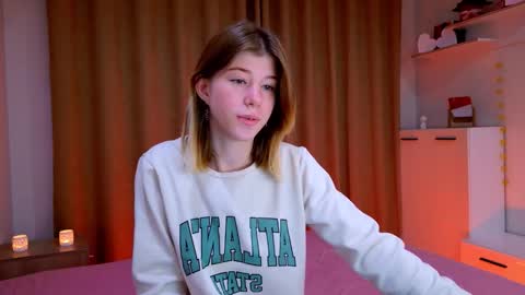 Bella online show from 8, 11, 2025