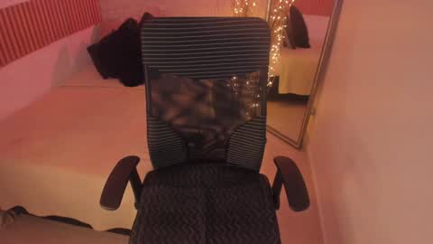 Dessi  online show from 25, 1, 2025