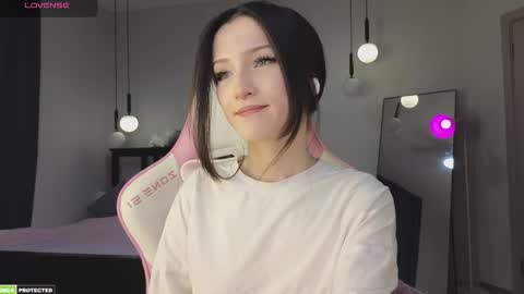 Snapshot of bella_hayes chatting on 20, 9, 2025 Bella next stream December 2 at 9pm gmt online show from 20, 9, 2025