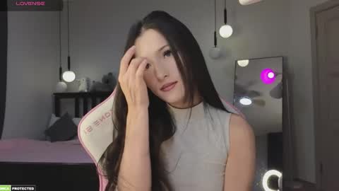 Snapshot of bella_hayes chatting on 14, 10, 2025 Bella next stream December 2 at 9pm gmt online show from 14, 10, 2025