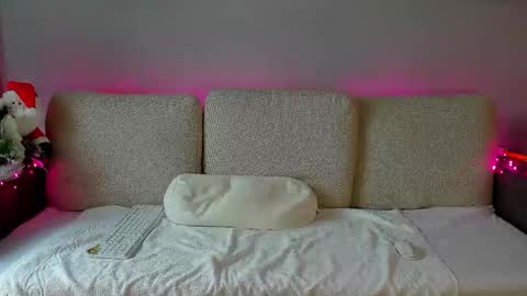 Snapshot of bella_hot77 chatting on 21, 12, 2025 Anna online show from 21, 12, 2025