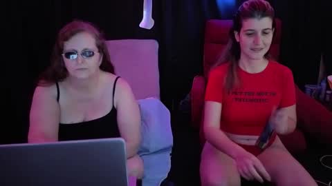 Snapshot of bella_james_1988 chatting on 3, 10, 2025 Bella James online show from 3, 10, 2025