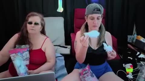 Snapshot of bella_james_1988 chatting on 14, 10, 2025 Bella James online show from 14, 10, 2025