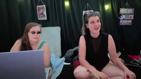 Snapshot of bella_james_1988 chatting on 18, 11, 2025 Bella James online show from 18, 11, 2025